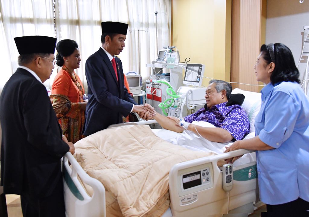 Jokowi-JK Menjenguk SBY di RSPAD Gatot Soebroto