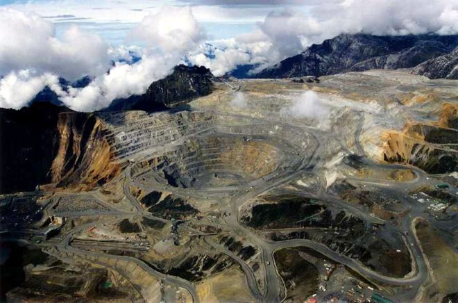 Pemerintah Rebut Freeport, Oposisi Mencibir