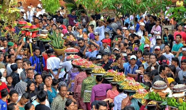 Tradisi Perang Topat: Simbol Keberagaman Masyarakat Lombok