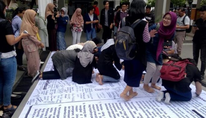 Warga Probolinggo Resah, Pocong Bersajam Berkeliaran di Area Pemakaman