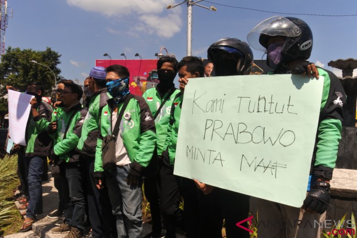 Pengemudi Ojek Dalam Jaringan Jember Protes Pernyataan Prabowo