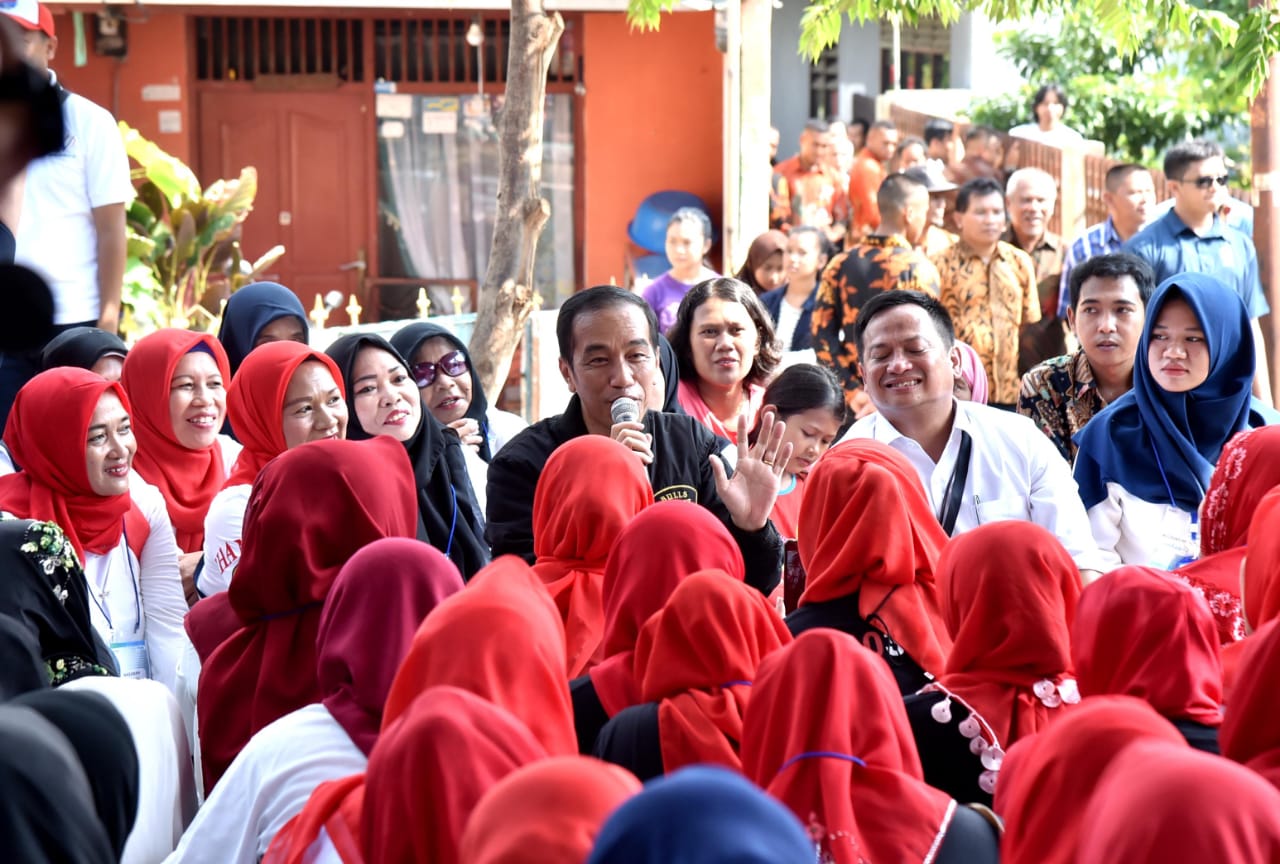 Presiden Apresiasi Kemandirian Ibu-Ibu Nasabah Mekaar