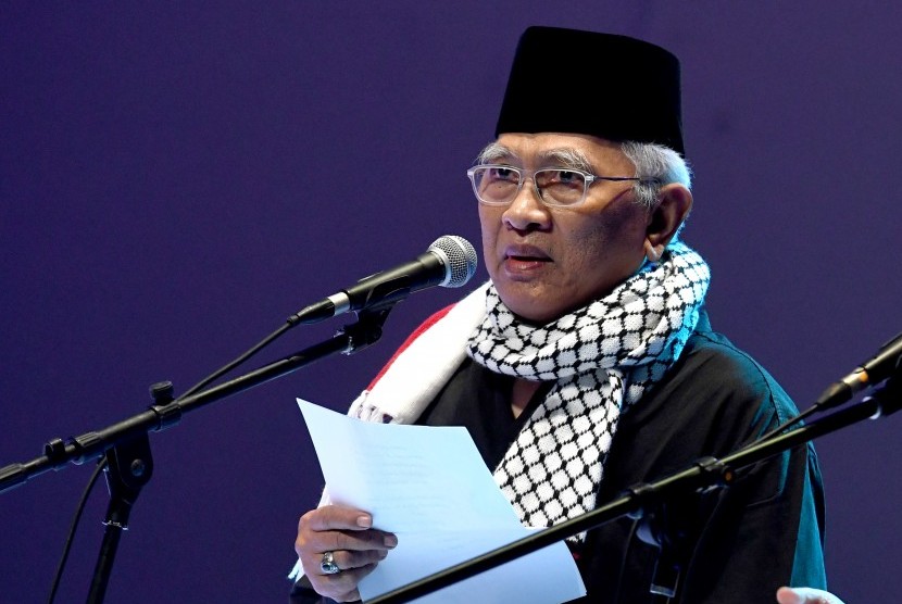 Mustofa Bisri: Banyak yang Masuk Islam Berkat Sastra Alquran