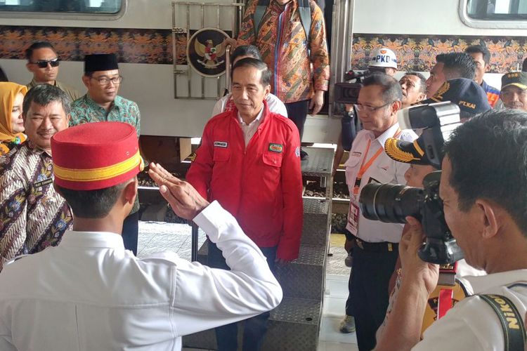 Presiden Jokowi Tinjau Reaktivasi Jalur KA Cibatu-Garut