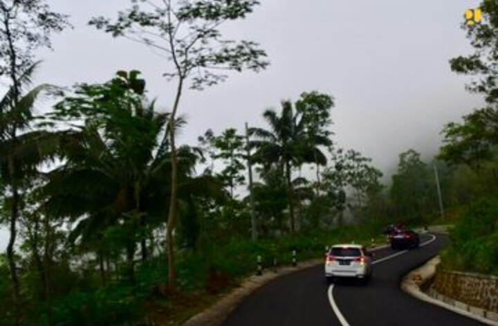 Pemerintah Pastikan Dua Tahun Lagi Jalur Pantai Selatan Jateng dan DIY Siap Dilewati