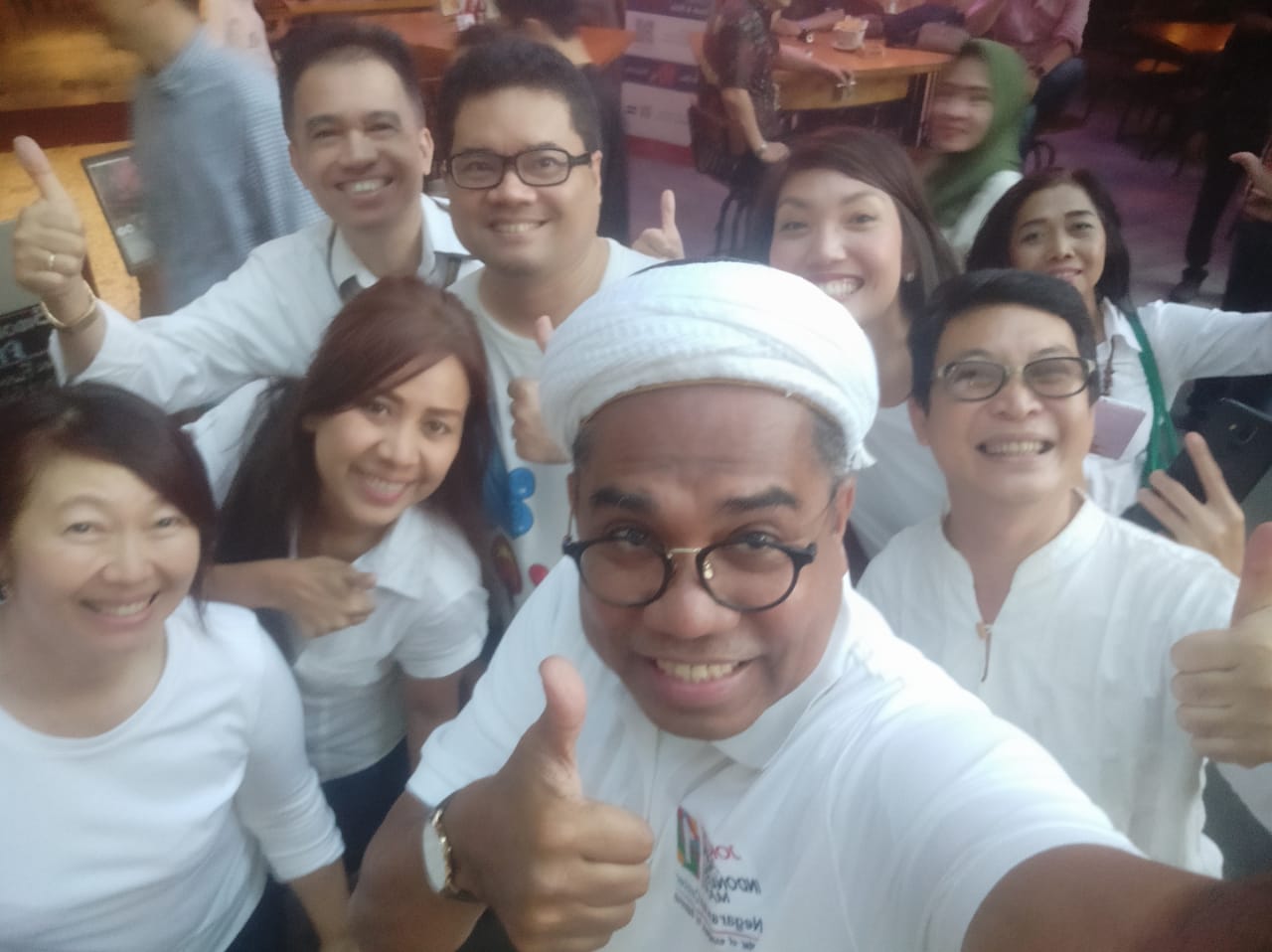 Ananda Sukarlan Selfie dengan Ngabalin (Dok. serikatnews.com)