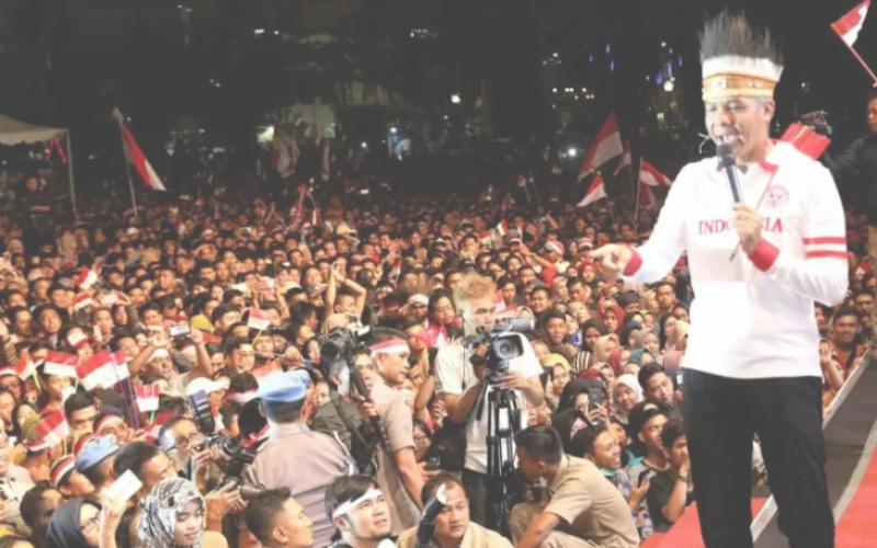Gubernur Jawa Tengah Ganjar Pranowo pada acara Pagelaran Seni Budaya Nusantara di Lapangan Pancasila, Kota Semarang, Sabtu (7/9/2019) malam. (Sumber Foto: Antara)