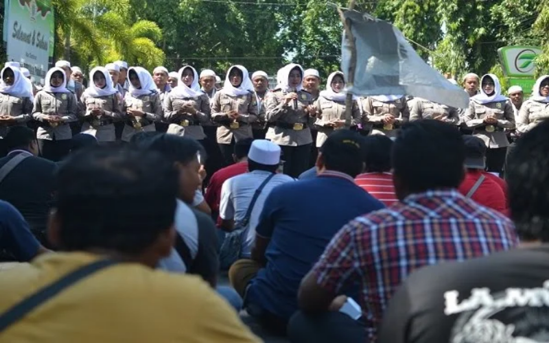 Asmaul Husna Peredam Massa Aksi di Probolinggo