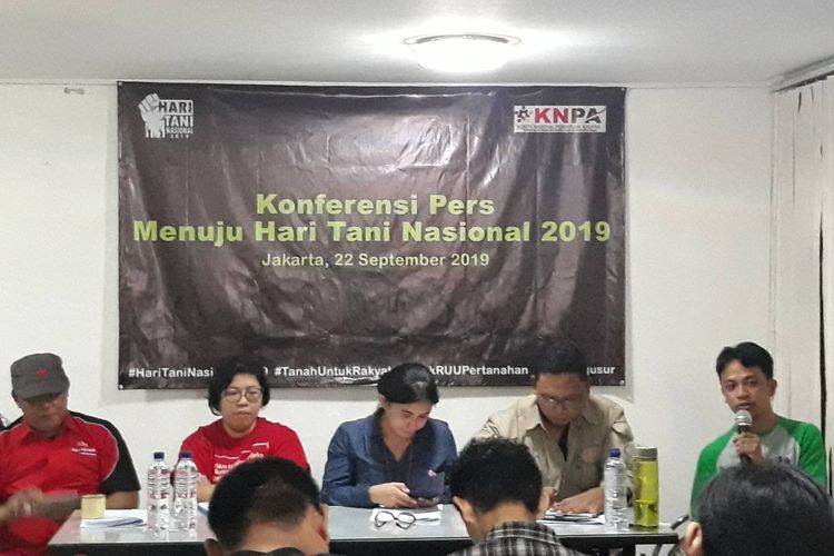 Konferensi pers di Sekretariat Nasional Konsorsium Pembaruan Agraria (KPA), Jakarta Selatan, Minggu (22/9/2019). (Foto: Kompas)