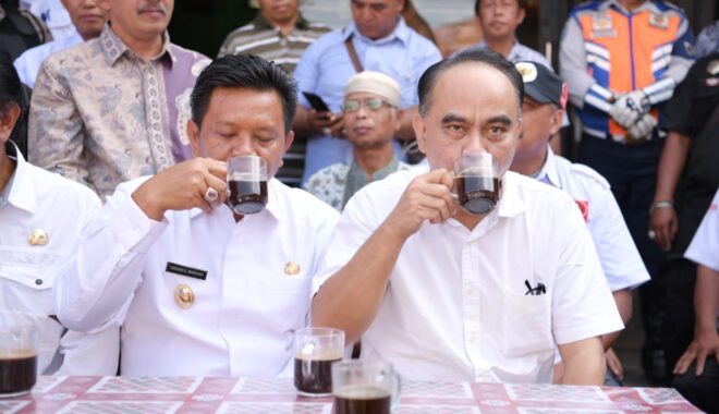 Masyarakat Demo Kejari Pamekasan, Tuntut Kejelasan Tiga Dugaan Kasus Korupsi