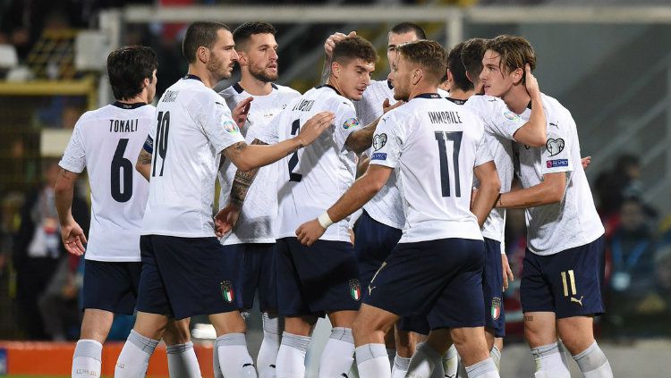 Selebrasi pemain Italia usai berpesta gol ke gawang Armenia di Kualifikasi Euro 2020, Selasa (19/11/19). (Foto: Indosport)