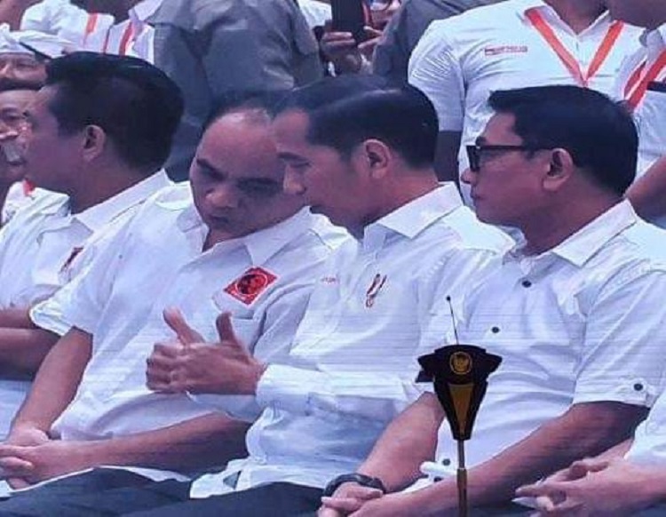 Presiden Jokowi dan Budi Arie Setiadi pada acara Kongres II Projo, di JIExpo Kemayoran, Jakarta Pusat, Minggu (8/12/2019).
