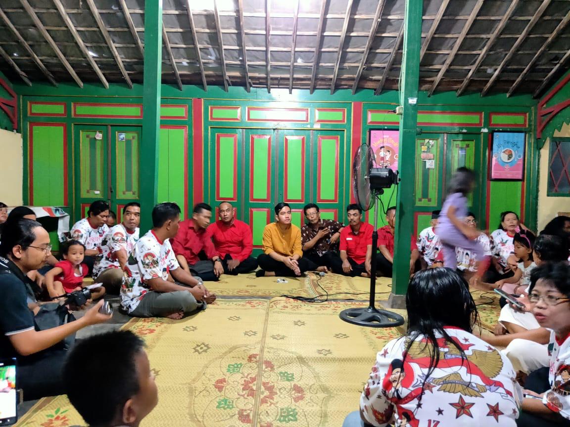 Gibran Blusukan ke Jagalan, Warga Ini Kenang Kisah Kepimpinan Jokowi Saat Jabat Wali Kota