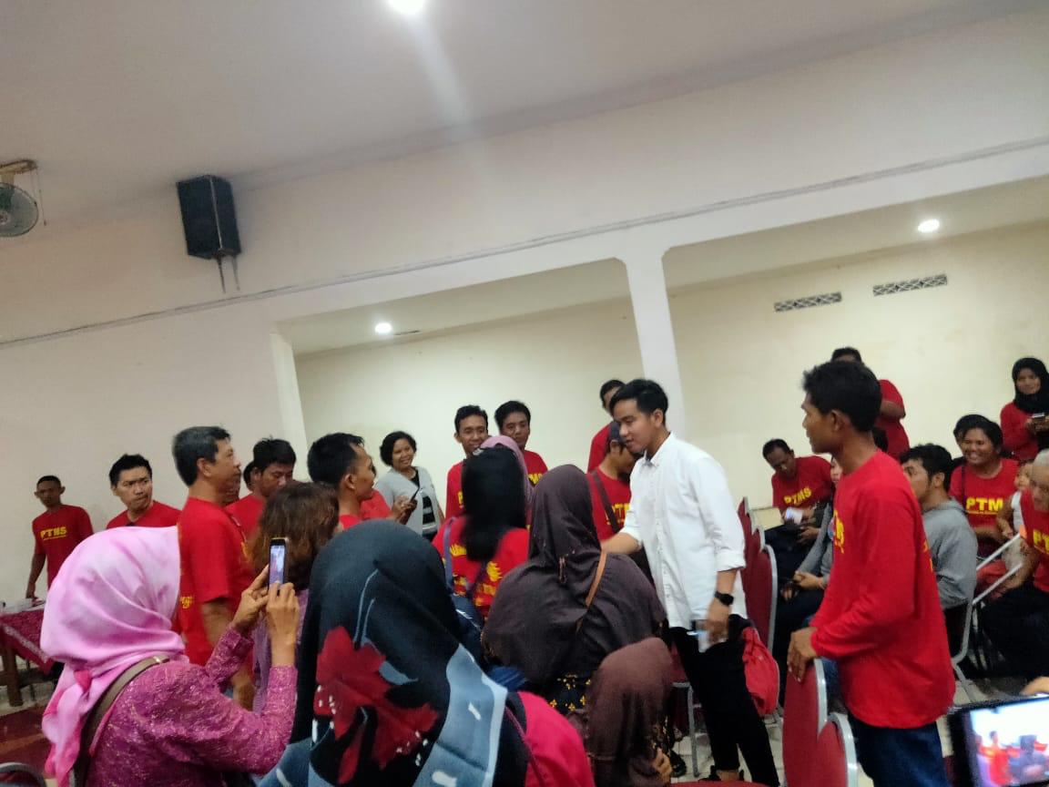 Datang ke Sarasehan Pedagang, Gibran Tampung Ragam Keluhan Masyarakat