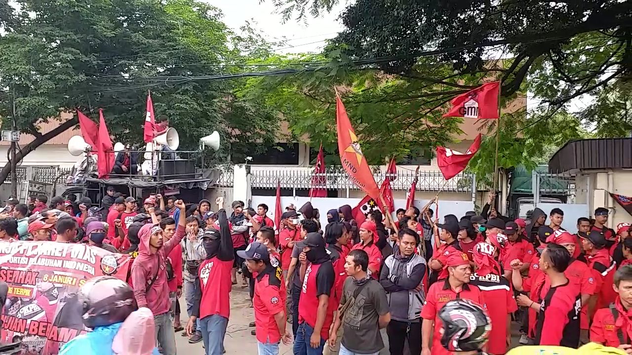 DPP GMNI & LMND-DN Bersama Buruh, Tolak PHK Sepihak PT. Karet Mas