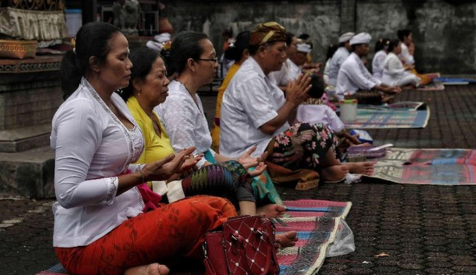 Upacara Mecaru: Menjaga Keharmonisan dengan Alam