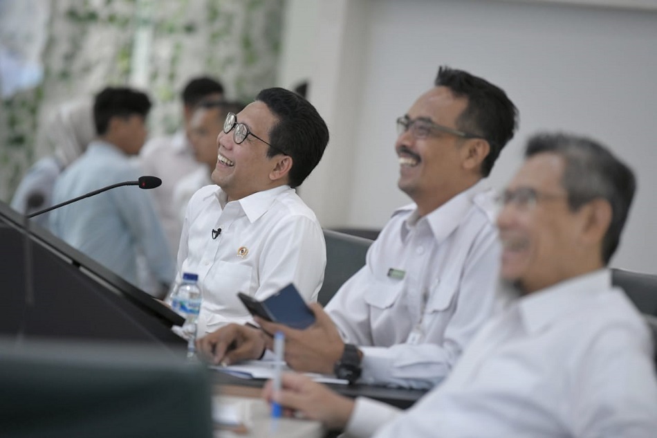 Menteri Desa, Pembangunan Daerah Tertinggal dan Transmigrasi Abdul Halim Iskandar  melakukan teleconfrence dengan Dinas PMD (Pemberdayaan Masyarakat Desa) Provinsi Jambi di Kantor Kemendes PDTT, Jakarta, Senin (10/2/2020). (Foto: Mugi/Kemendes PDTT)