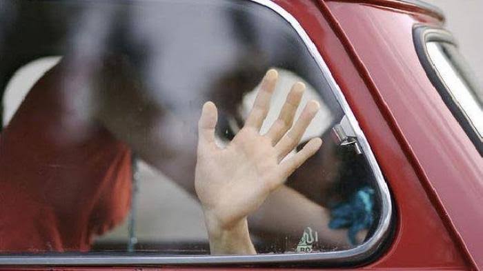 Warga Kendari Grebek Dokter dan Perawat yang Mesum di Mobil