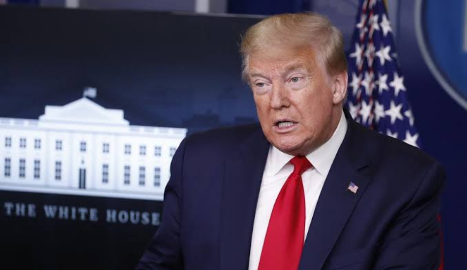 Trump Kaji Risiko Warga AS Berinvestasi di Perusahaan China