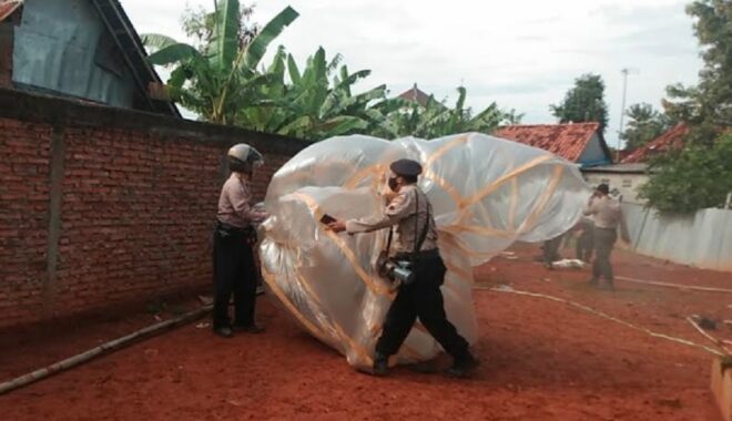 Warga Probolinggo Resah, Pocong Bersajam Berkeliaran di Area Pemakaman
