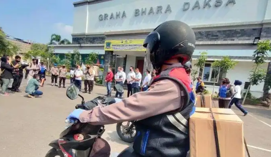 Kampung Tangguh di Surabaya Terima Bansos