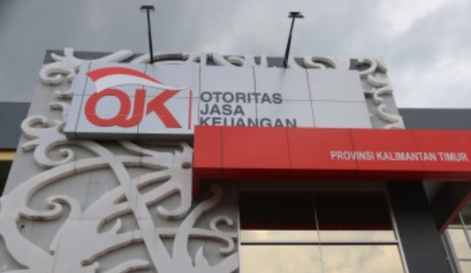 OJK Kalimantan Timur Serahkan 500 Paket Sembako