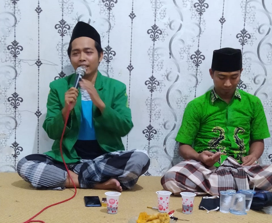 Ketua GP Ansor Ranting Tulungrejo dalam memberikan sambutan bersama ketua Islah Banyuwangi © Saiful Bari/Serikat News