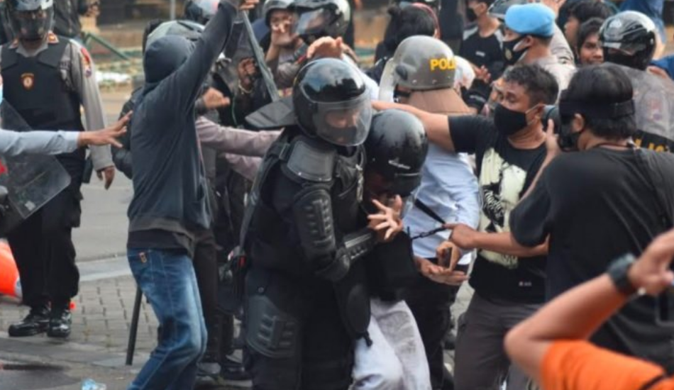 Seratus Demonstran Diamankan Polisi Jateng