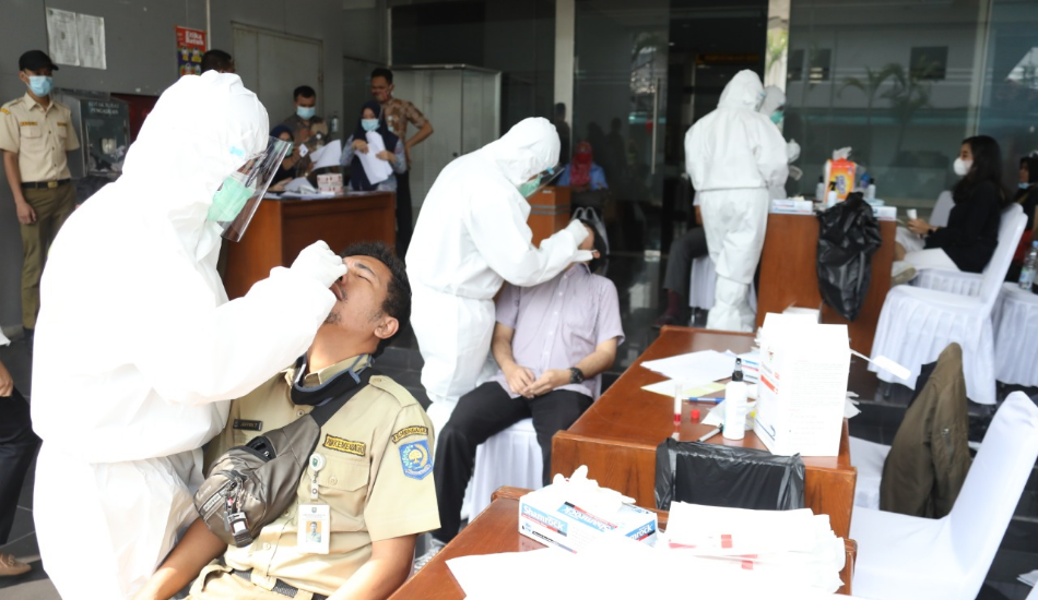 Badan Litbang Kemendagri Gelar Tes Usap Covid-19