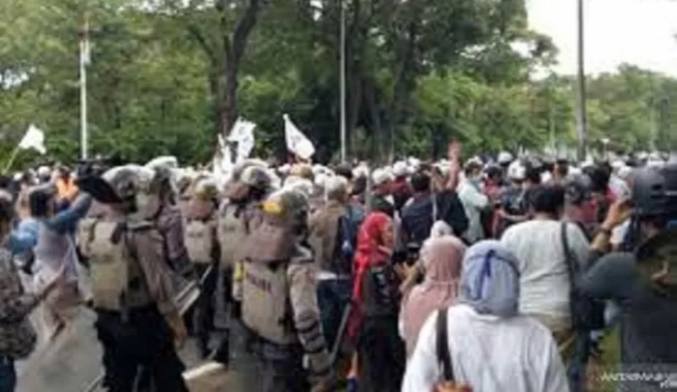 Salah Satu dari 155 Orang yang Diamankan Polisi, Ditemukan Membawa Ganja