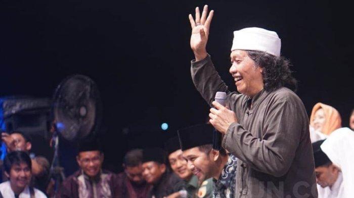 Usulan Cak Nun Soal Dialog Jokowi dan HRS Ditanggapi KSP