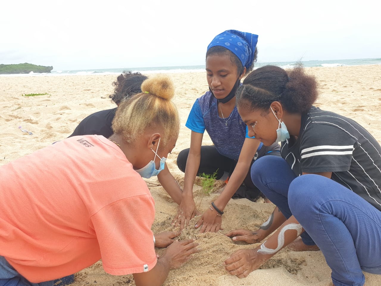 PSP UPN Veteran Yogyakarta Motori Aksi Penghijauan di Pantai Slili Gunungkidul