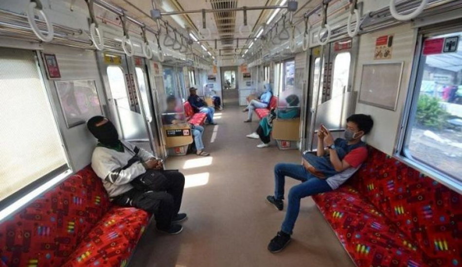 Pandemi Akibatkan Jumlah Penumpang KRL Anjlok 70 Persen