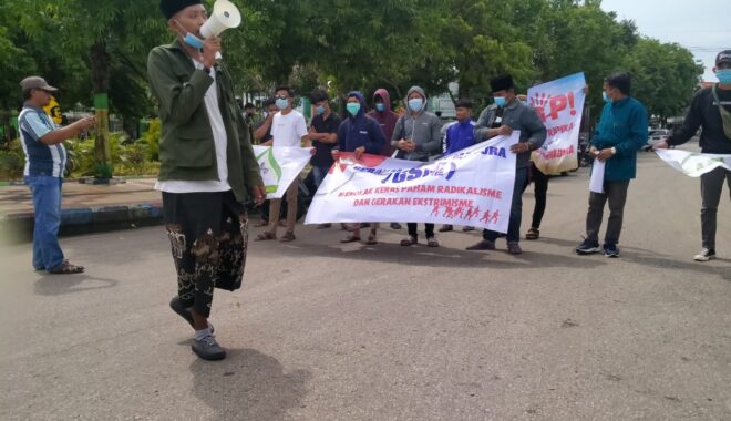 Masyarakat Demo Kejari Pamekasan, Tuntut Kejelasan Tiga Dugaan Kasus Korupsi