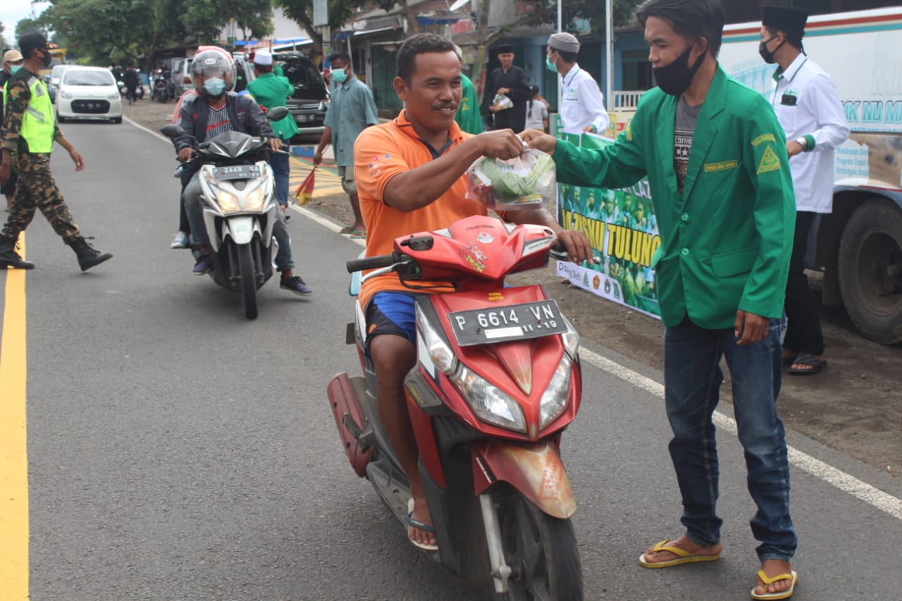 Harlah LAZISNU, Pengurus NU Ranting Tulungrejo Gelar Aksi Bagi 500 Paket Sembako