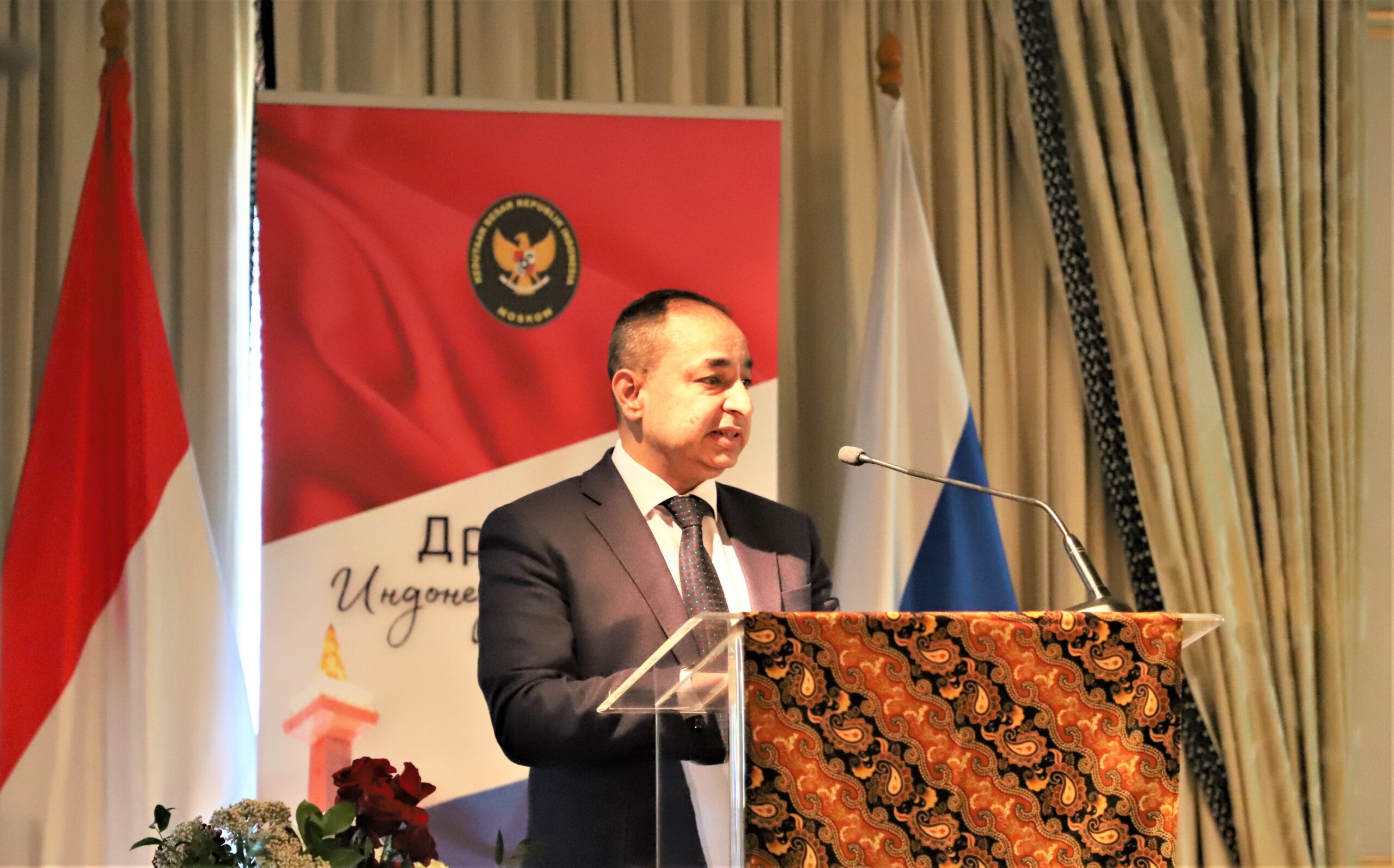 Pertemuan Bisnis KBRI Moskow (Paparan General Director Mayora Group Rusia, Bharat Wadhwa) (Foto: Istimewa)