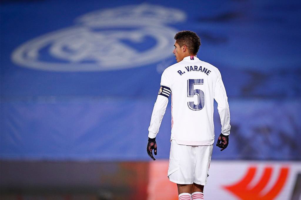 Madrid Mulai Bahas Kontrak Baru Varane
