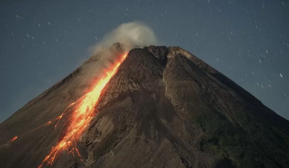 Merapi Kembali Luncurkan Awan Panas Guguran