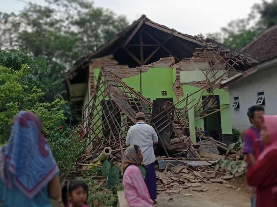 Salah satu rumah rusak akibat gempa di Kecamatan Turen, Kabupaten Malang (Foto: Antara)