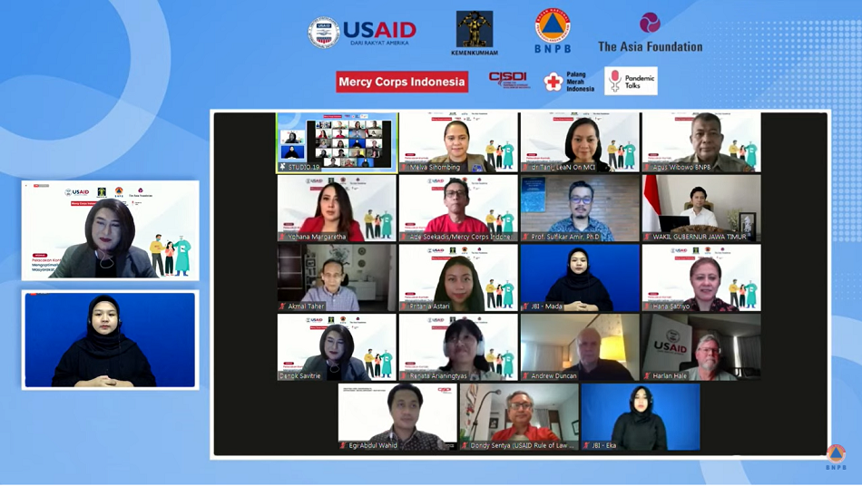 Para pemateri dan penanggap saat berswafoto bersama dalam Webinar Pelacakan Kontak: Mengoptimalkan Dukungan Masyarakat dalam 3T yang merupakan bagian dari rangkaian kegiatan dari program LeaN ON, Senin (2/8). (Foto: Youtube BNPB)