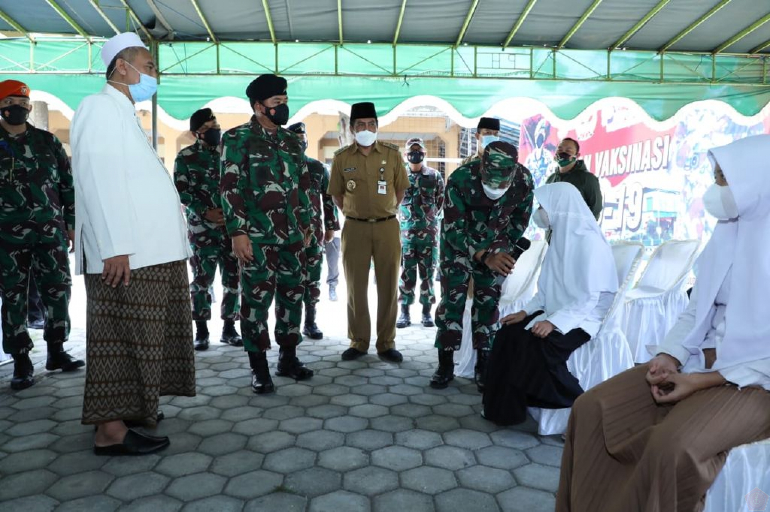 Panglima TNI Ajak Santri dan Masyarakat Tetap Disiplin Prokes