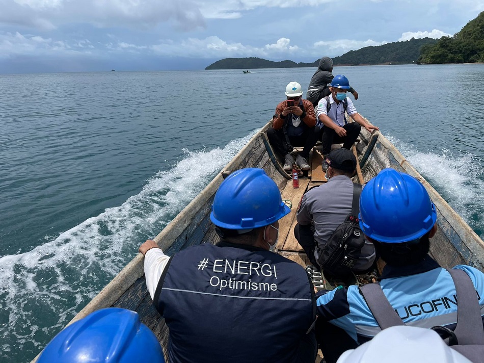 Bersama Pemkab Bombana di Sulawesi Tenggara, PLN Hadirkan Listrik untuk 770 Keluarga di Pulau Terpencil. (Foto: PLN/Serikat News)