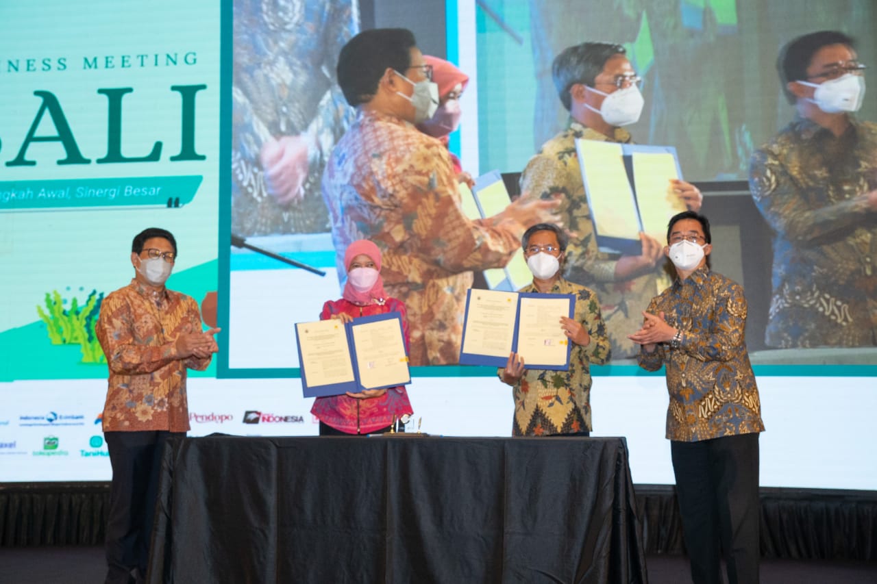 PLN dan Kemendesa Kolaborasi Dongkrak Kesejahteraan Desa Lewat Listrik