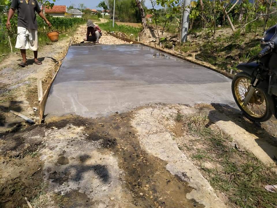 Tanpa Papan Nama, Proyek Rabat Beton di Dusun Montorna Dinilai Tak Bertuan