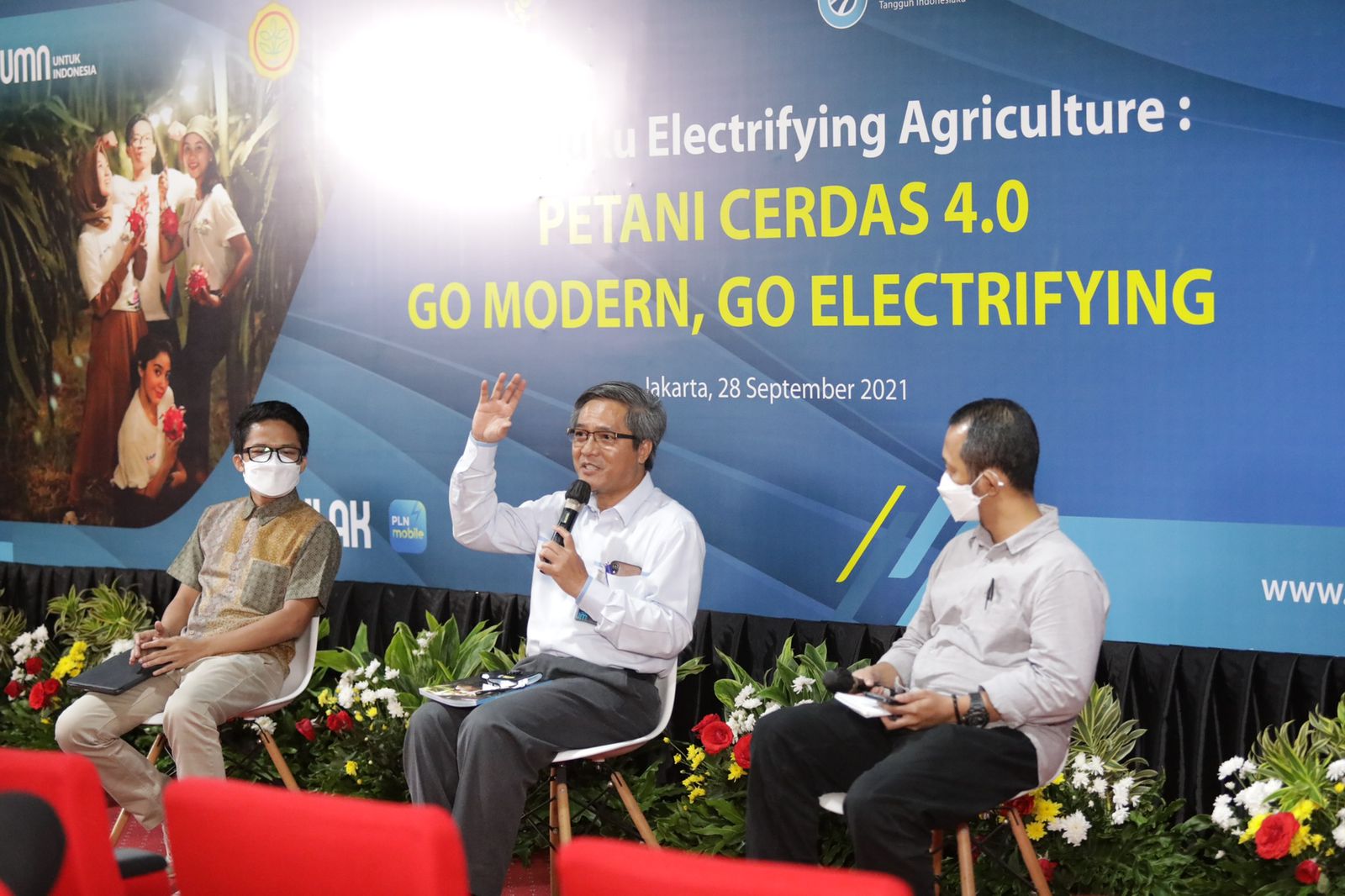 124 ribu petani di Indonesia telah bergabung dalam program ini dan berhasil. Produktivitas meningkat hingga 300 persen dan biaya operasional terpangkas 60 persen. (Foto: PLN/Serikat News)
