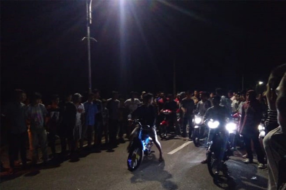 Polres Sampang melakukan penggrebekan di Jalan Raya Desa Sejati, Kecamatan Camplong (Foto: Serikat News)