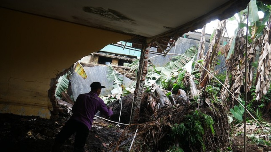 Salah satu ruangan SMAN 1 Lembang yang rusak diterjang banji. (Foto: Detik)