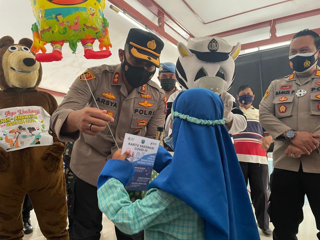 Cara Unik Polres Probolinggo Bujuk Anak Agar Tidak Takut Vaksin