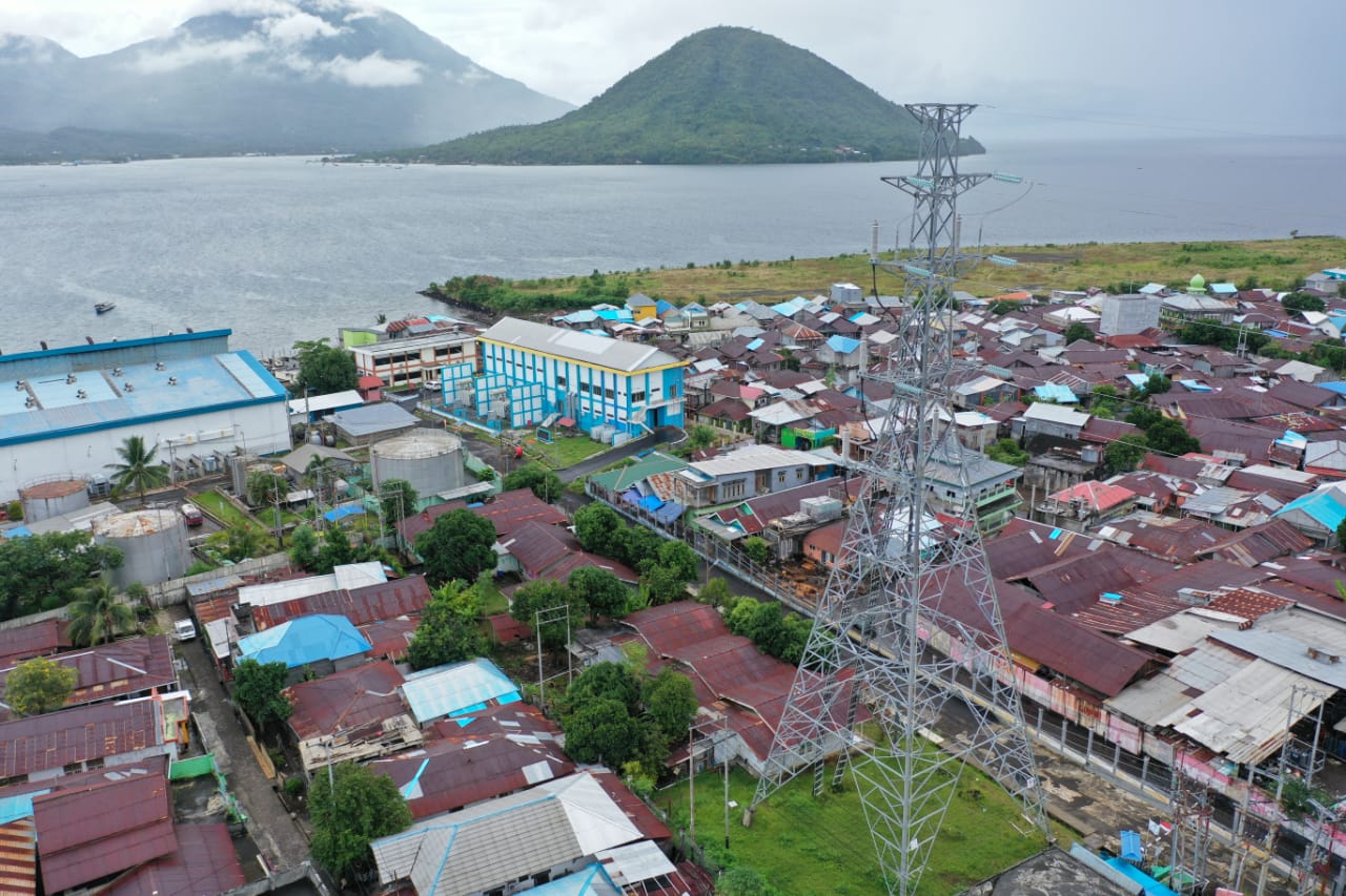 
PLN berkomitmen memberikan kesempatan penyedia barang dan jasa dalam negeri untuk berpartisipasi dalam pembangunan infrastruktur kelistrikan, sehingga mendukung program pemerintah Peningkatan Penggunaan Produk Dalam Negeri (P3DN) dalam capaian TKDN . (Foto: PLN)