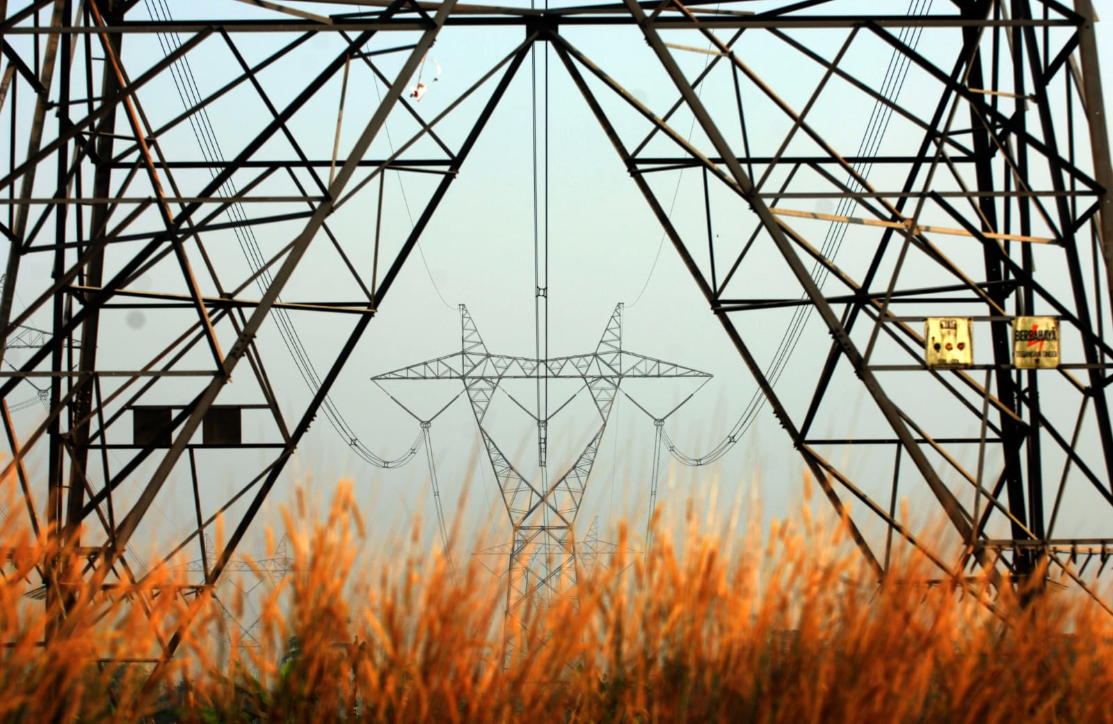 Penyusunan Business Outlook PLN Tahun 2022 dilakukan dengan pendekatan kajian mega analysis, macro analysis dan micro analysis, serta perilaku konsumen. (Foto: PLN)